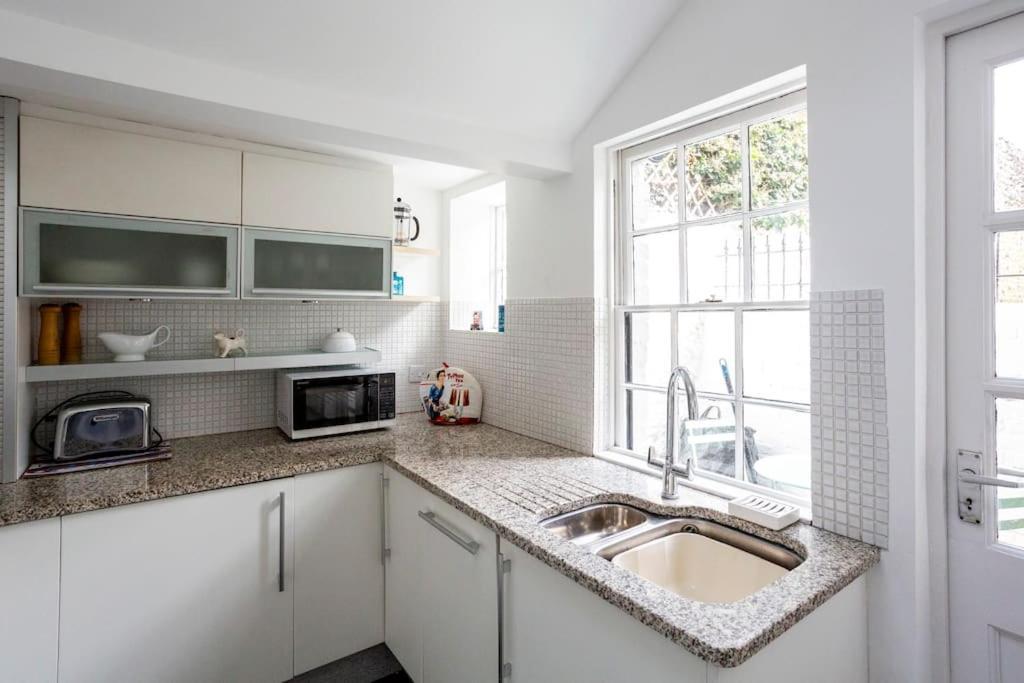 Old Anchor Cottage, Broadstairs. ภายนอก รูปภาพ